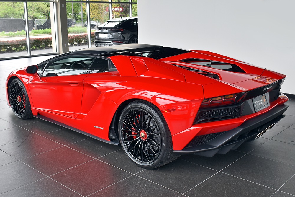 2018 Lamborghini Aventador Image 18