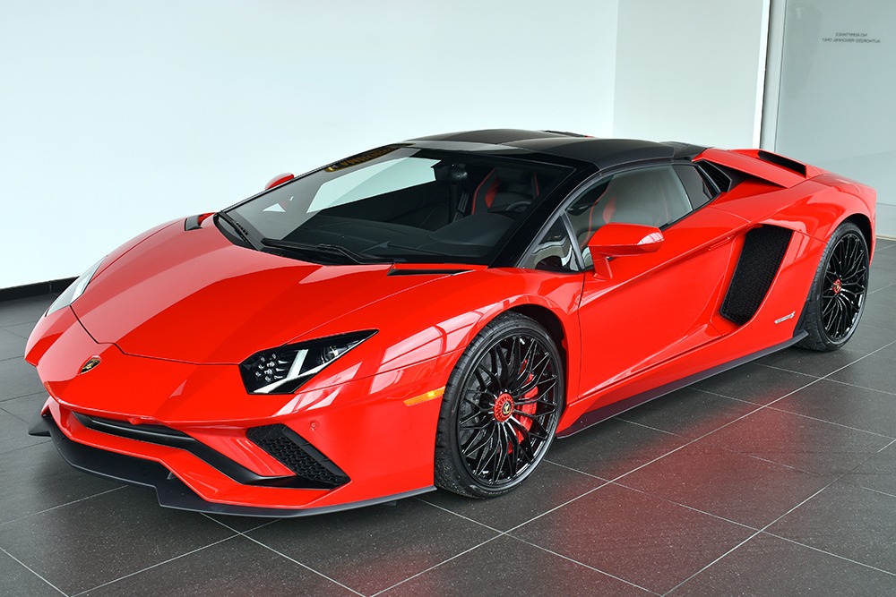 2018 Lamborghini Aventador Image 2