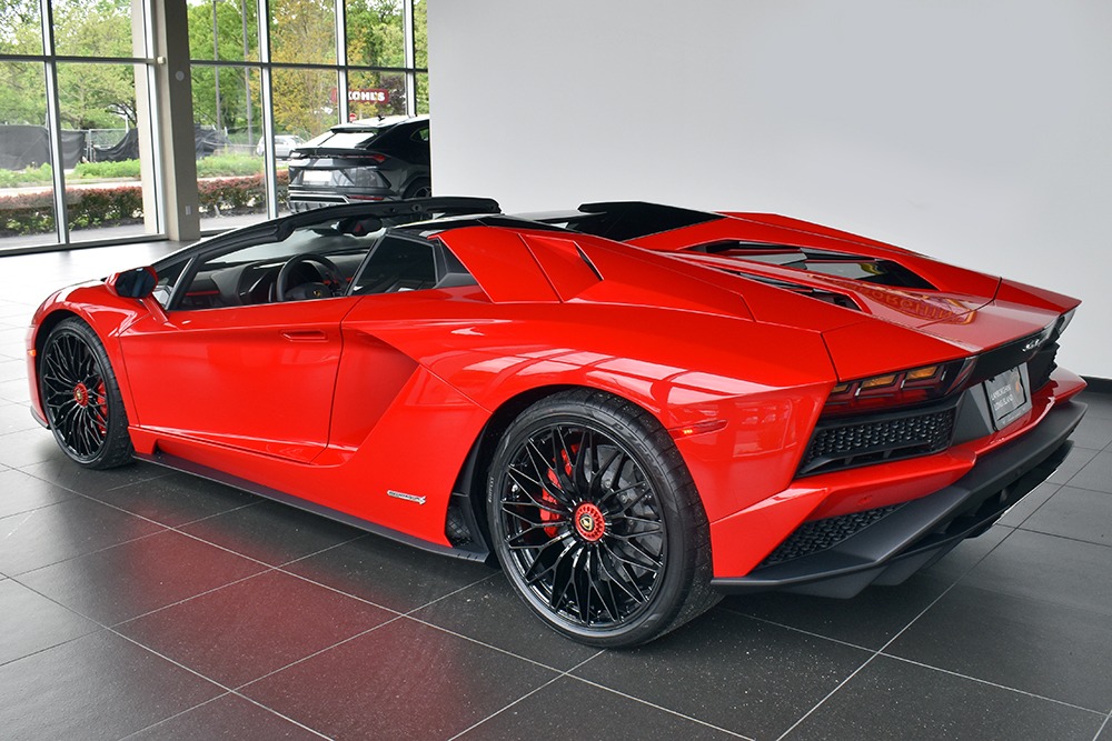 2018 Lamborghini Aventador Image 3