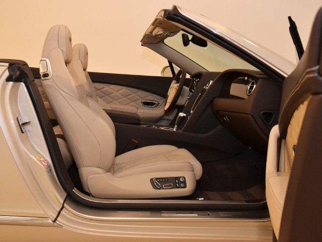 2012 Bentley Continental GT Convertible Image 25