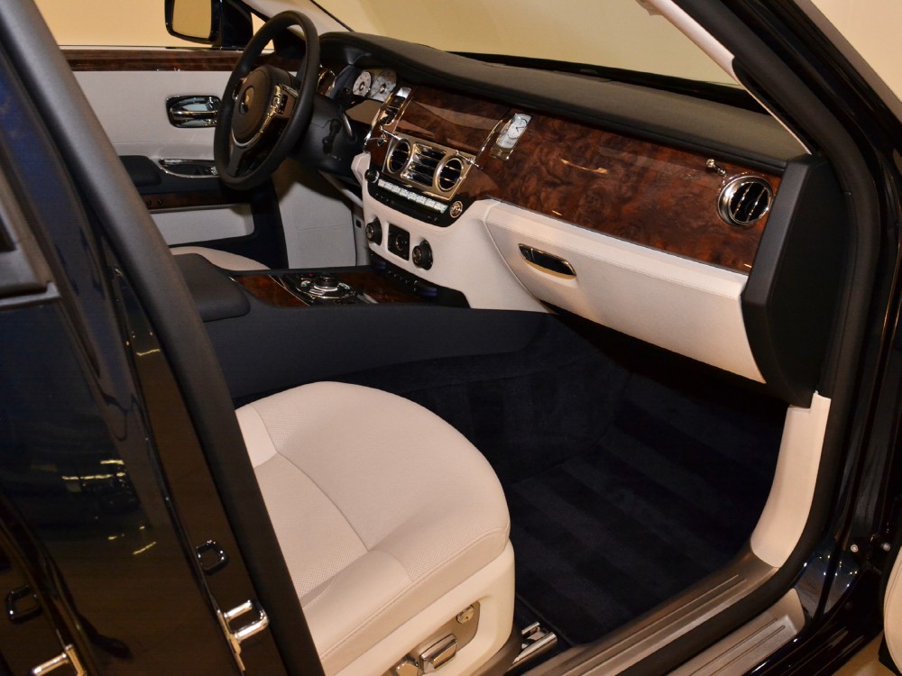 2011 Rolls-Royce Ghost Image 15