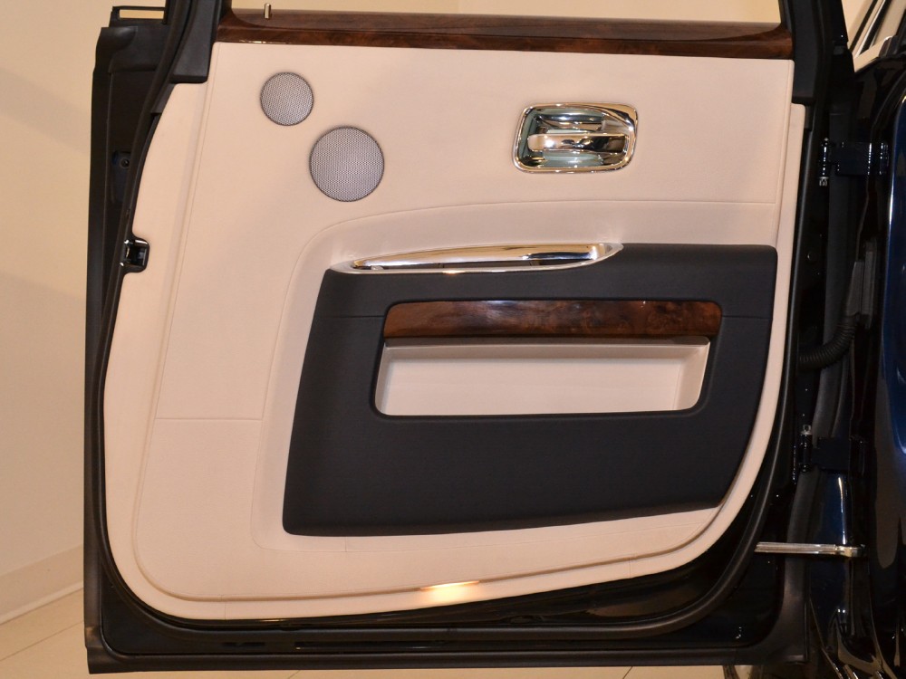 2011 Rolls-Royce Ghost Image 25