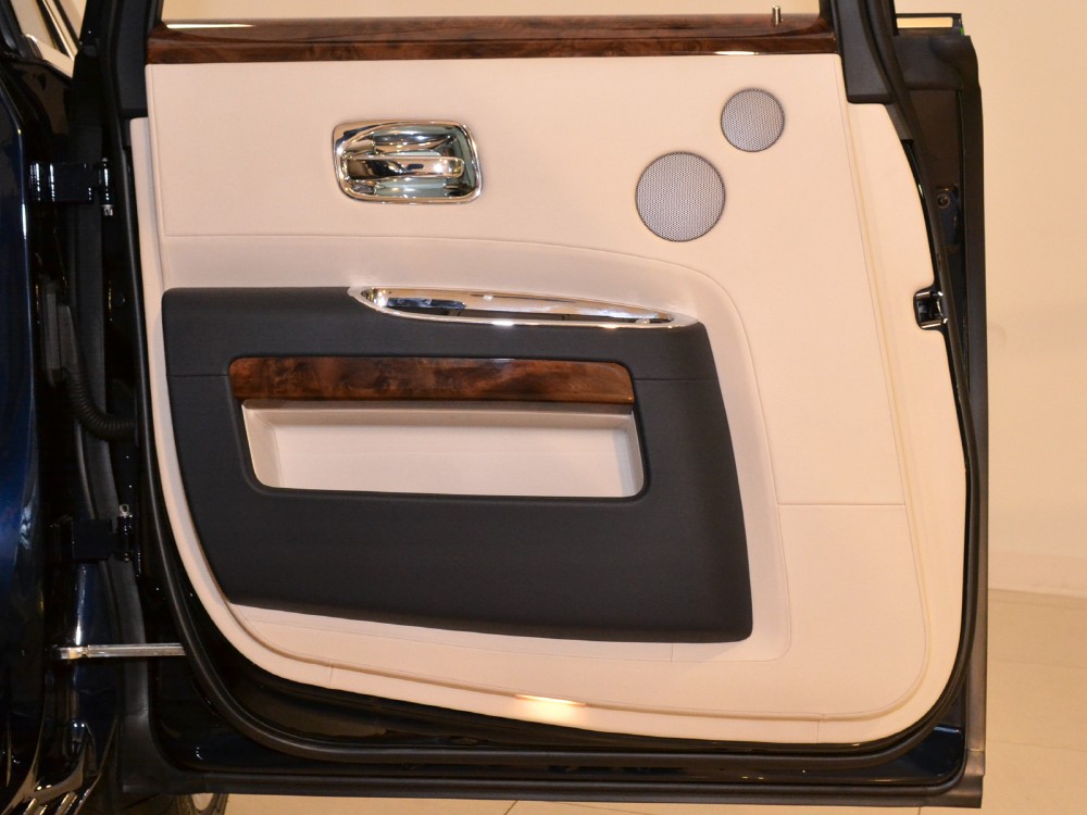 2011 Rolls-Royce Ghost Image 26