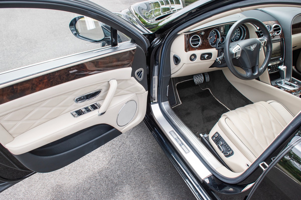2015 Bentley Flying Spur Image 21
