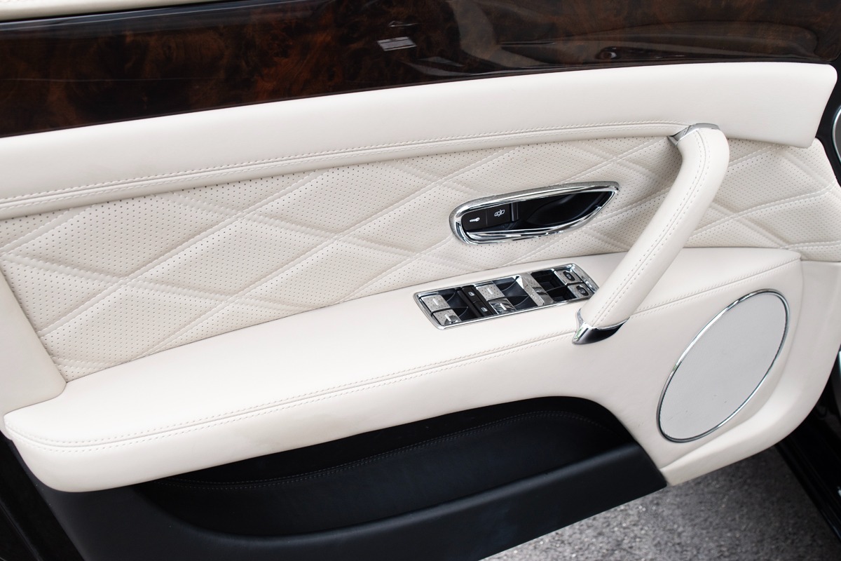 2015 Bentley Flying Spur Image 22