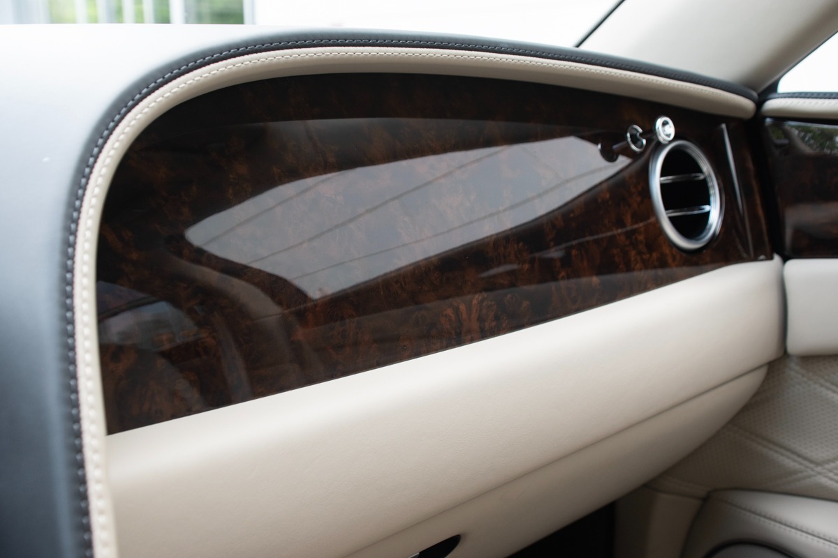 2015 Bentley Flying Spur Image 30