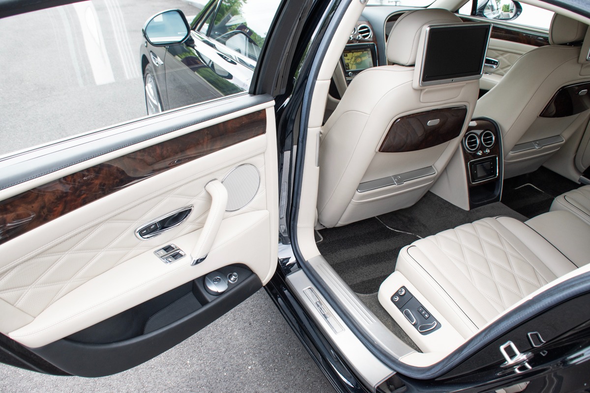 2015 Bentley Flying Spur Image 31