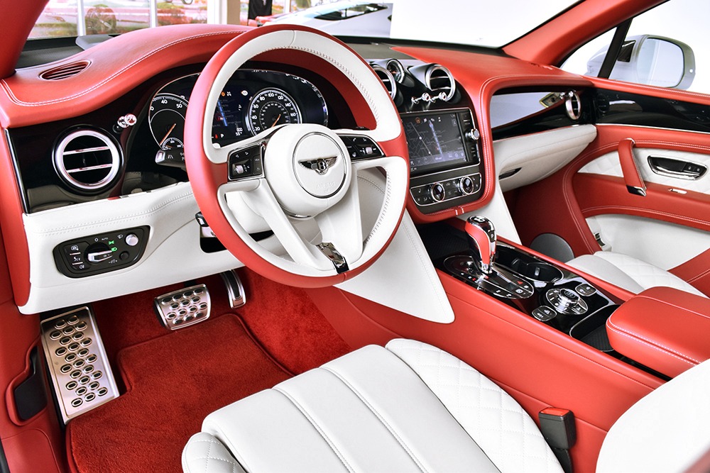 2019 Bentley Bentayga V8 Image 3
