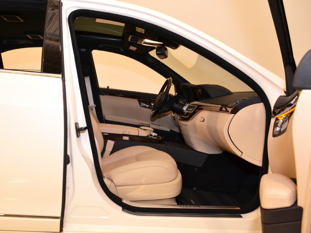 2009 Mercedes-Benz S550 Image 16