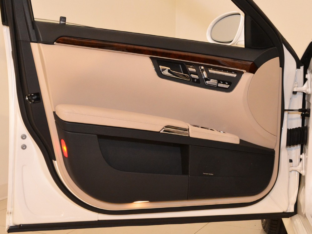 2009 Mercedes-Benz S550 Image 23