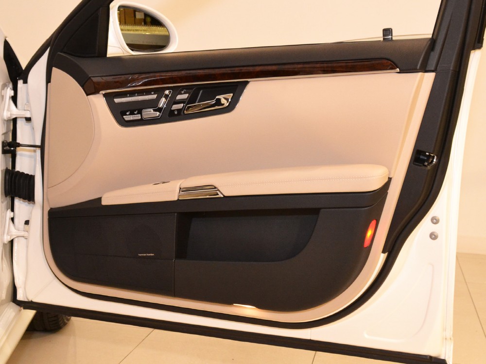 2009 Mercedes-Benz S550 Image 24