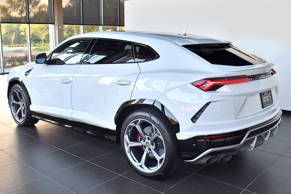 2019 Lamborghini Urus Image 2
