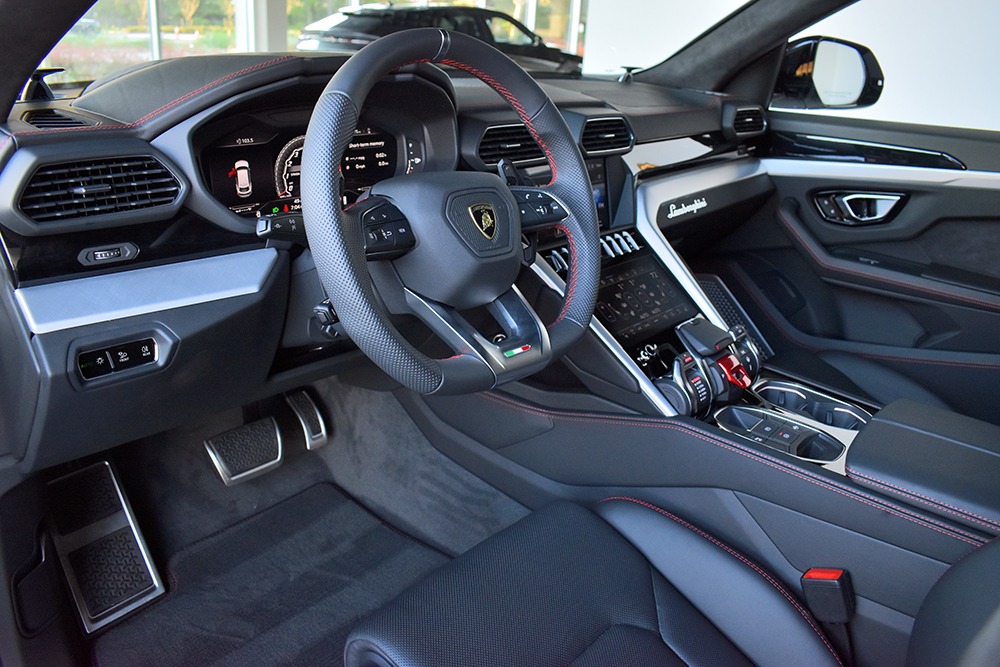 2019 Lamborghini Urus Image 3