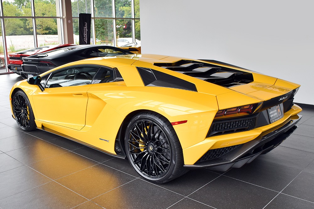 2018 Lamborghini Aventador Image 2
