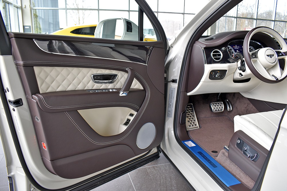 2019 Bentley Bentayga V8 Image 6
