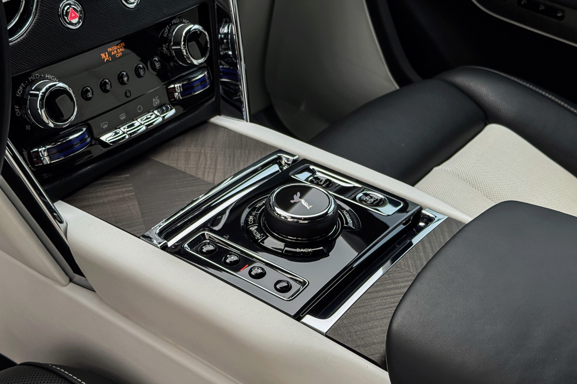 2019 Rolls-Royce Cullinan Image 12
