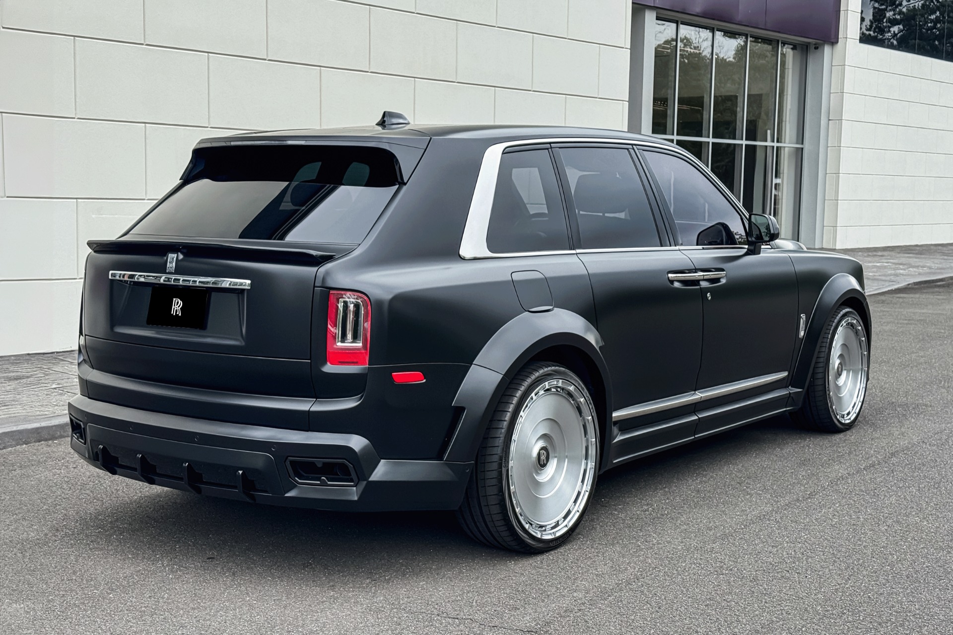 2019 Rolls-Royce Cullinan Image 2