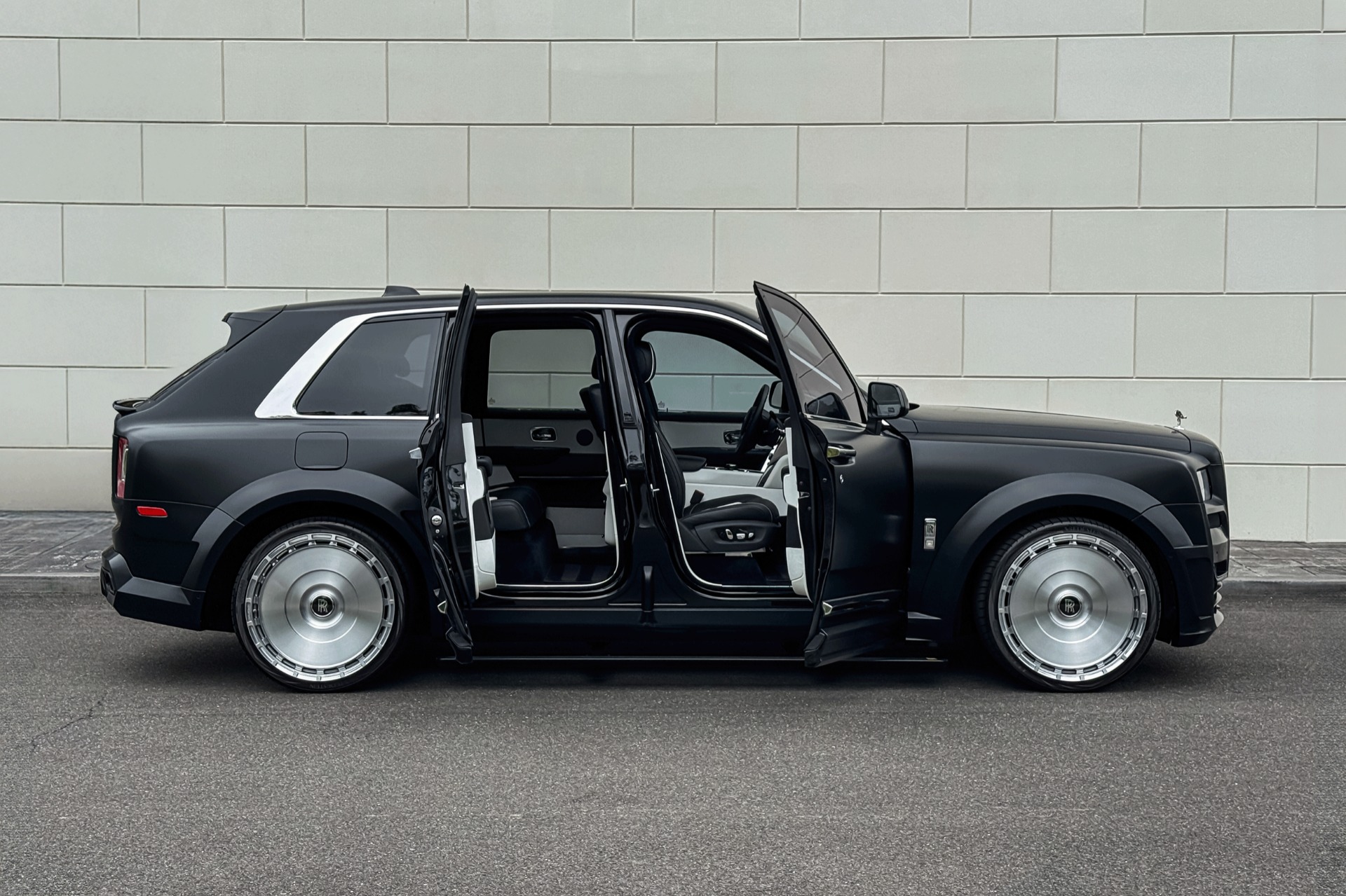 2019 Rolls-Royce Cullinan Image 3
