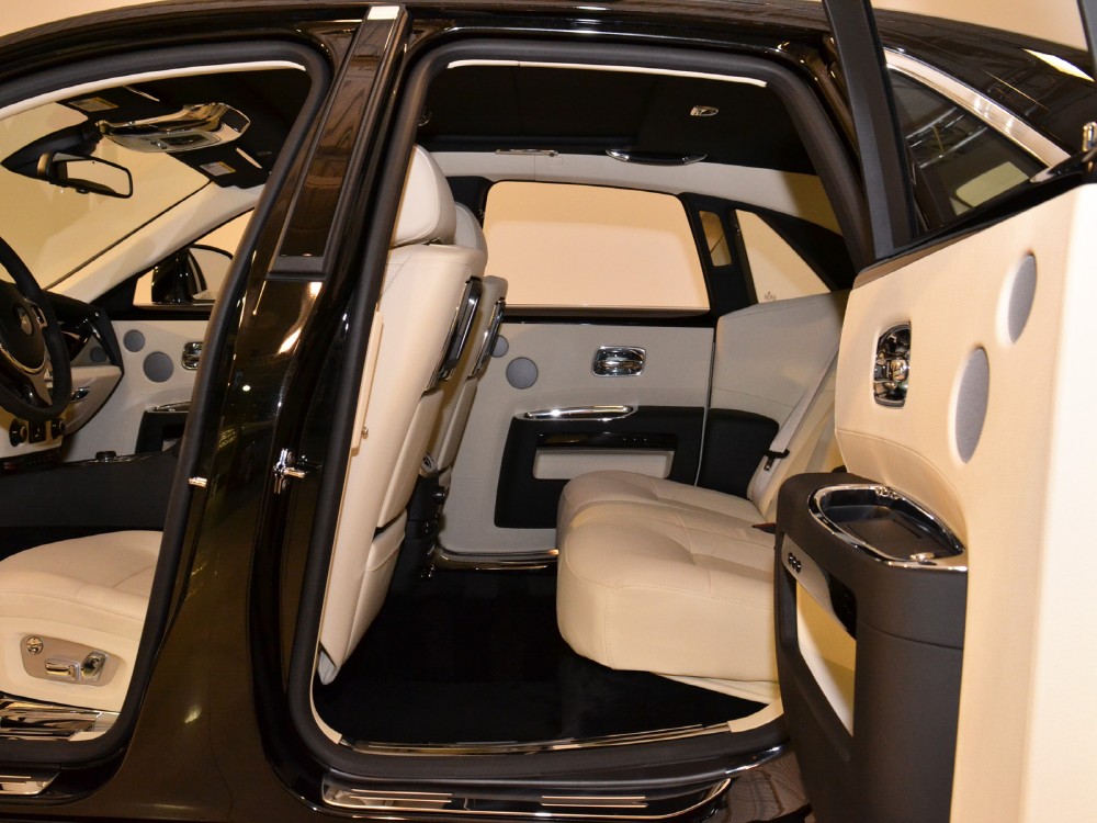 2011 Rolls-Royce Ghost Image 17