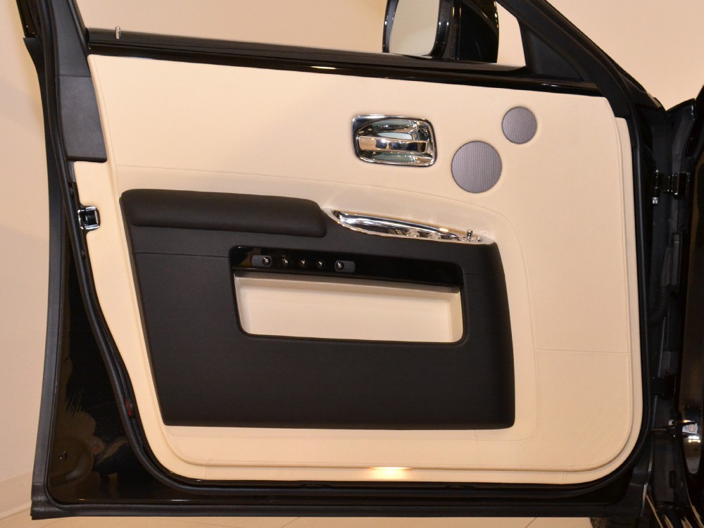2011 Rolls-Royce Ghost Image 24