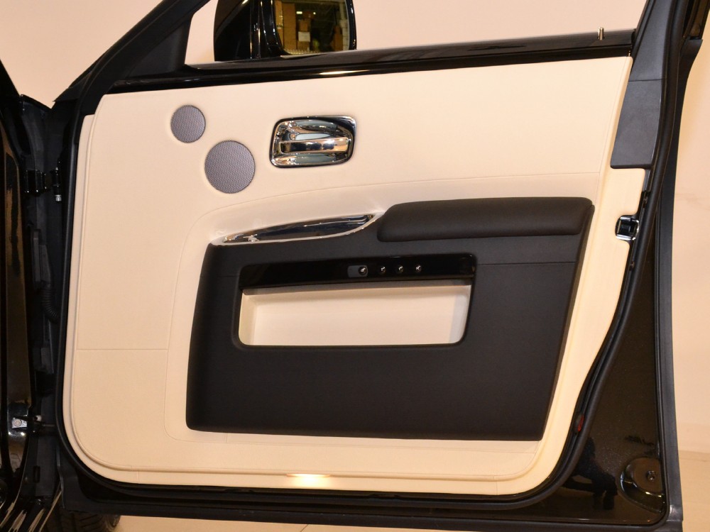 2011 Rolls-Royce Ghost Image 25
