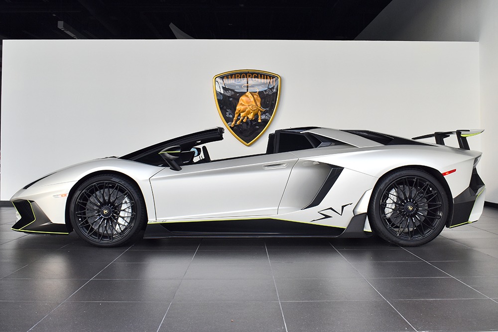 2016 Lamborghini Aventador Image 10