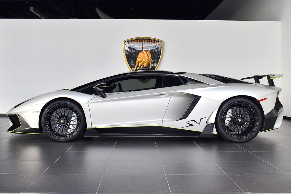 2016 Lamborghini Aventador Image 11