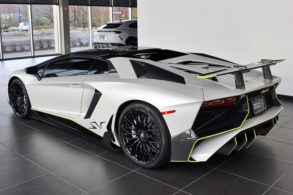 2016 Lamborghini Aventador Image 13