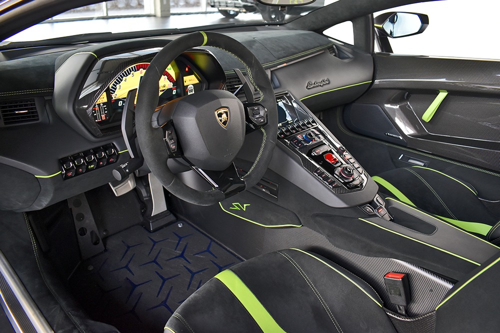 2016 Lamborghini Aventador Image 4