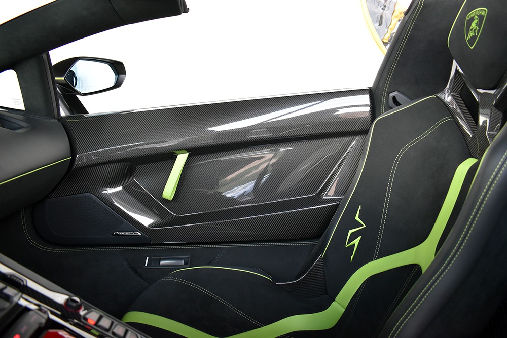 2016 Lamborghini Aventador Image 8