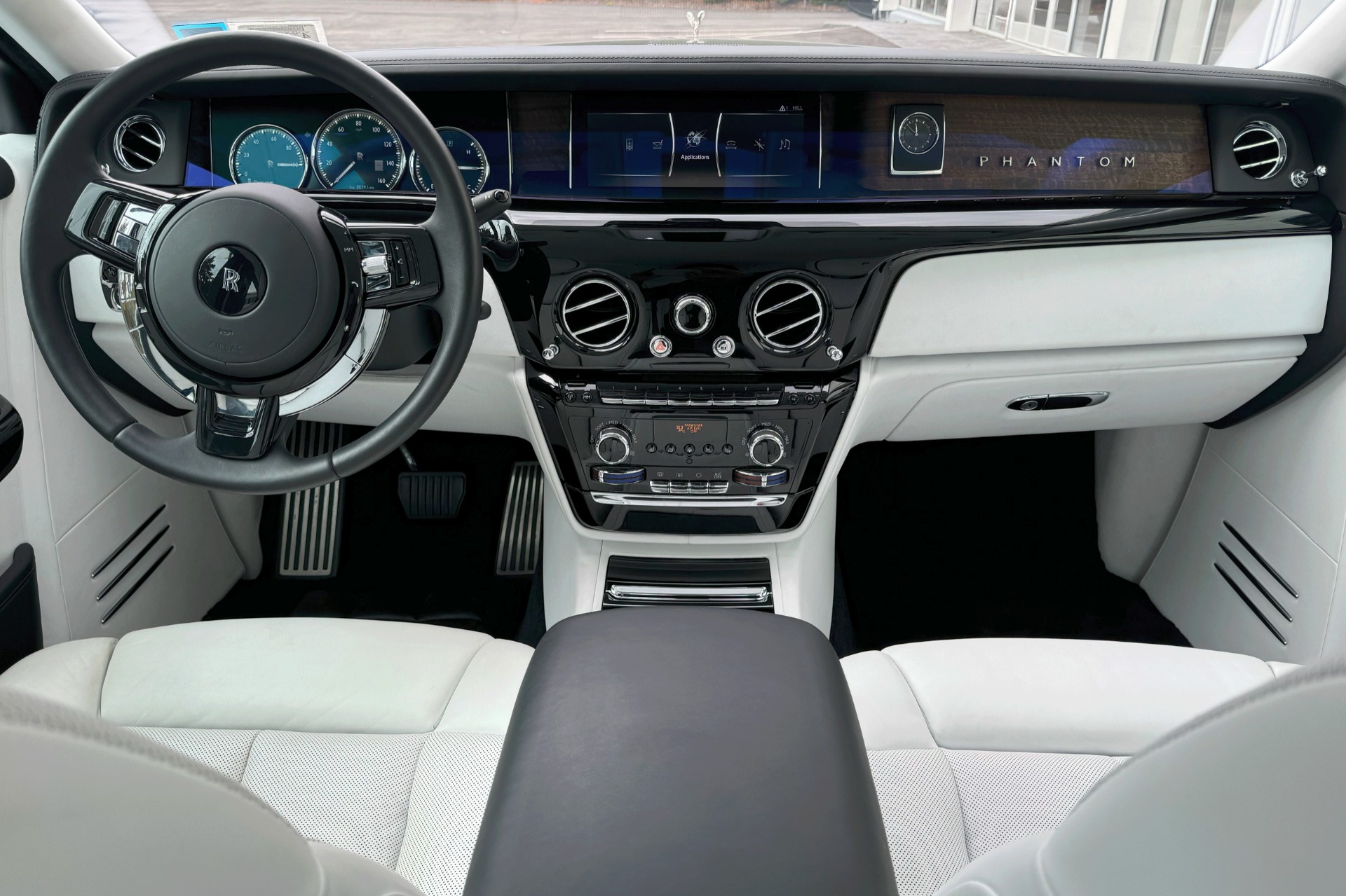 2019 Rolls-Royce Phantom Image 13