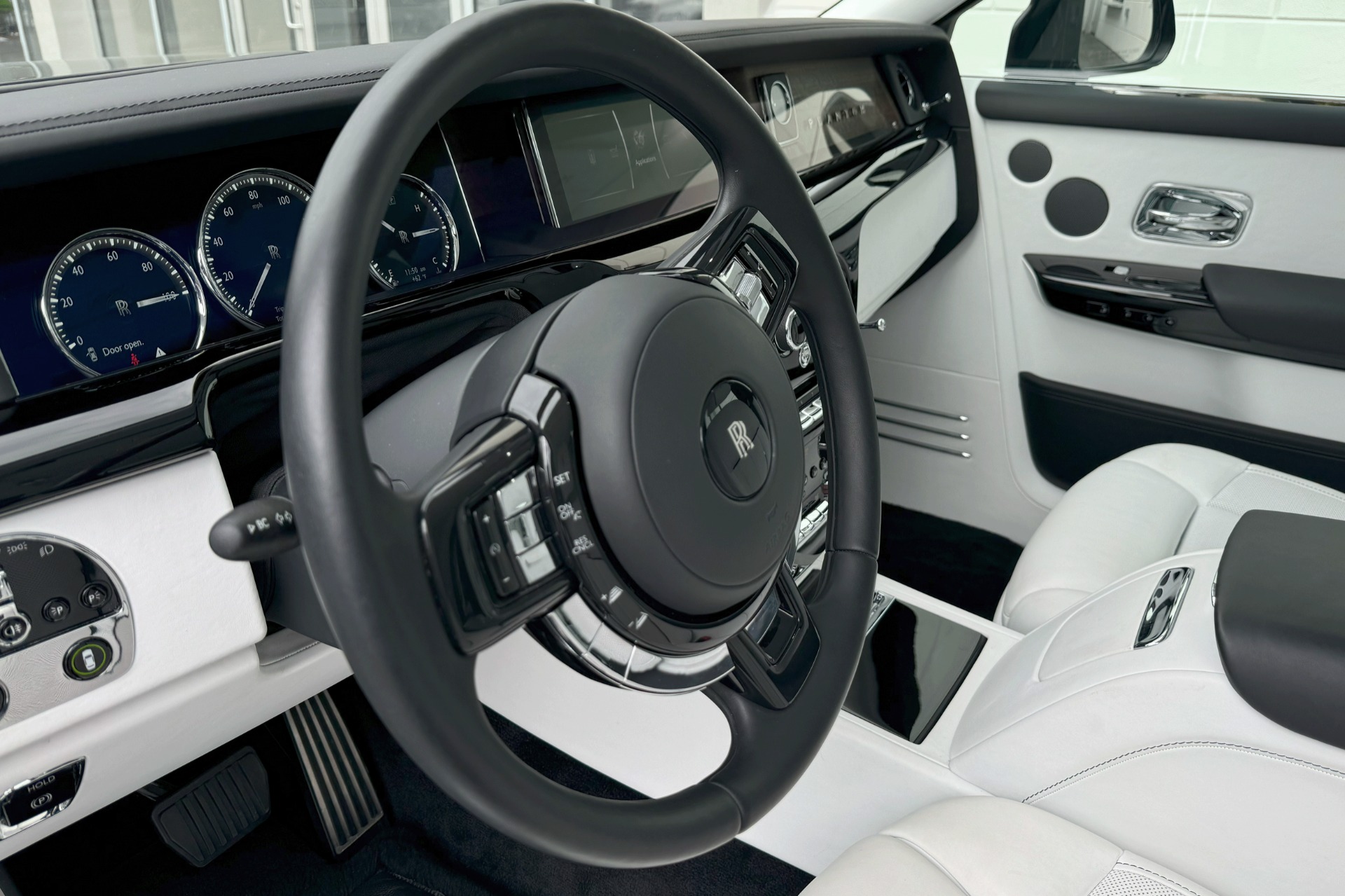 2019 Rolls-Royce Phantom Image 14