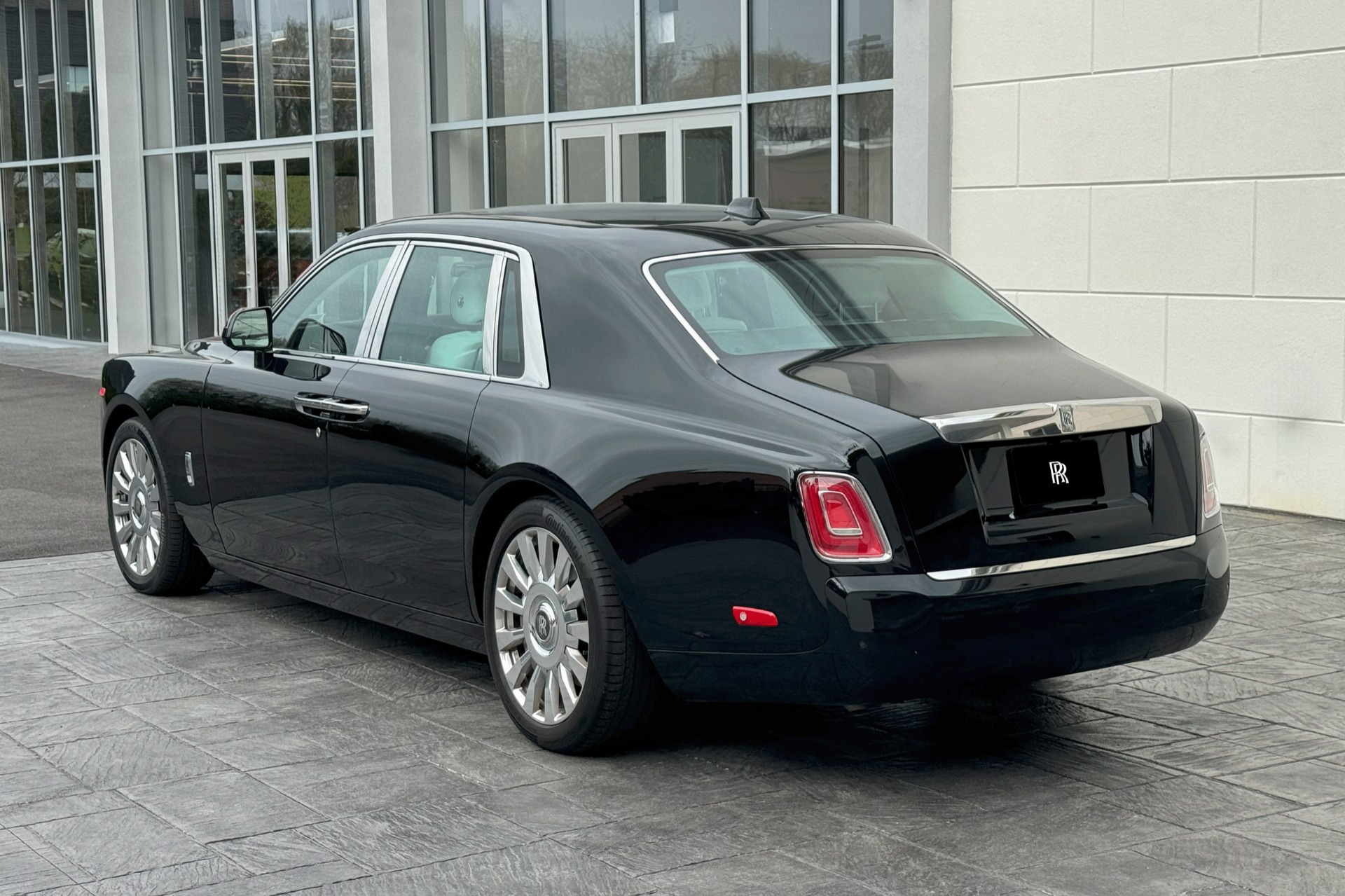 2019 Rolls-Royce Phantom Image 2