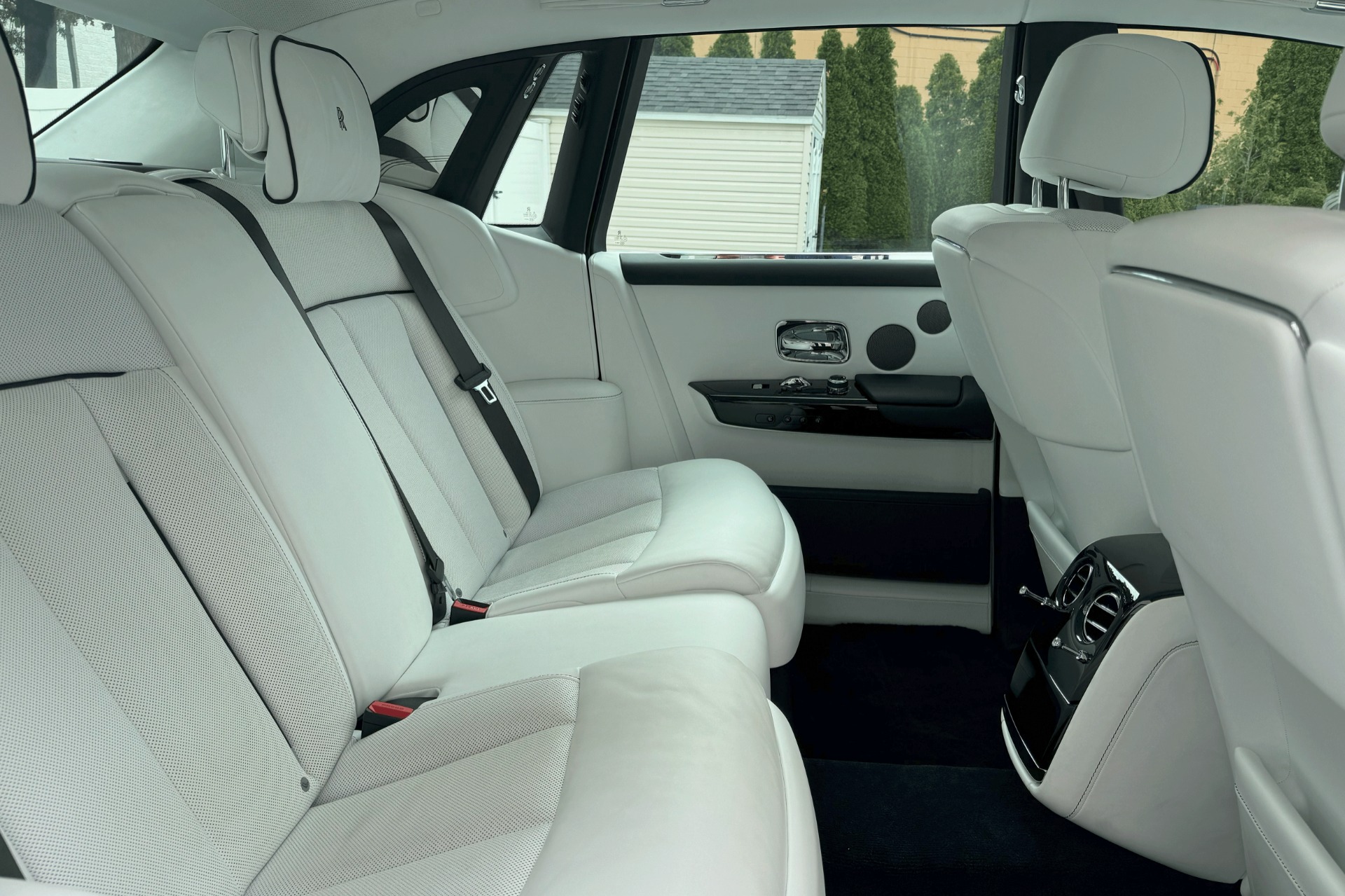 2019 Rolls-Royce Phantom Image 25