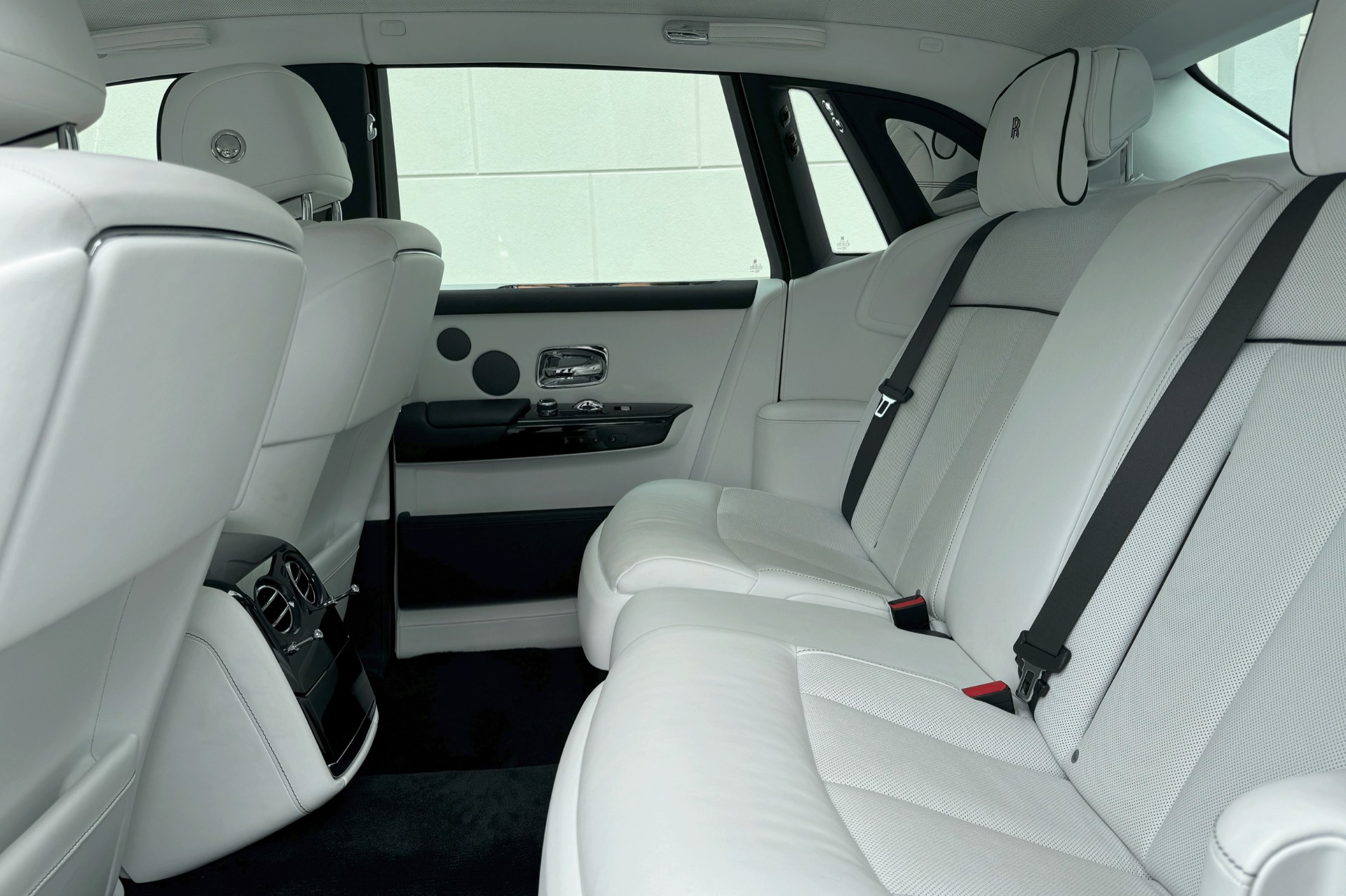 2019 Rolls-Royce Phantom Image 26