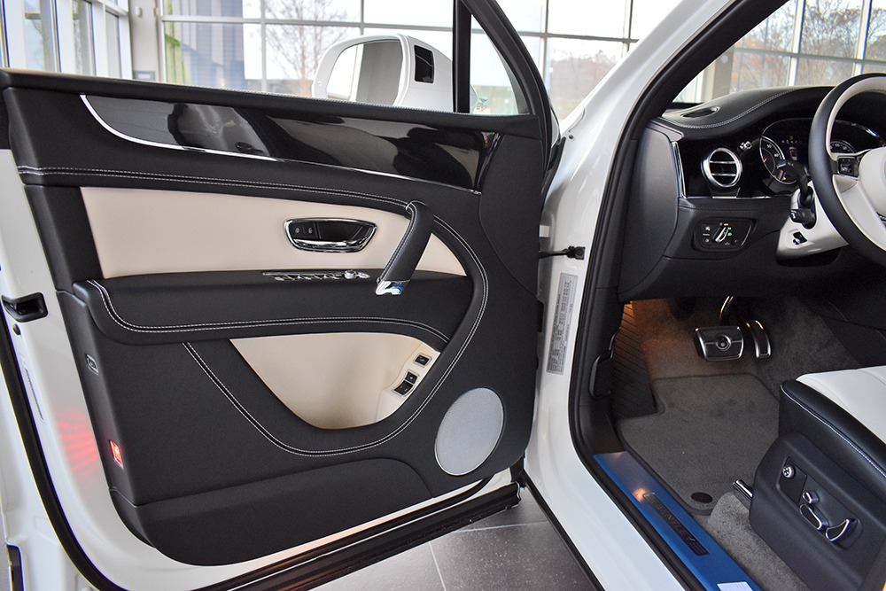 2019 Bentley Bentayga V8 Image 5