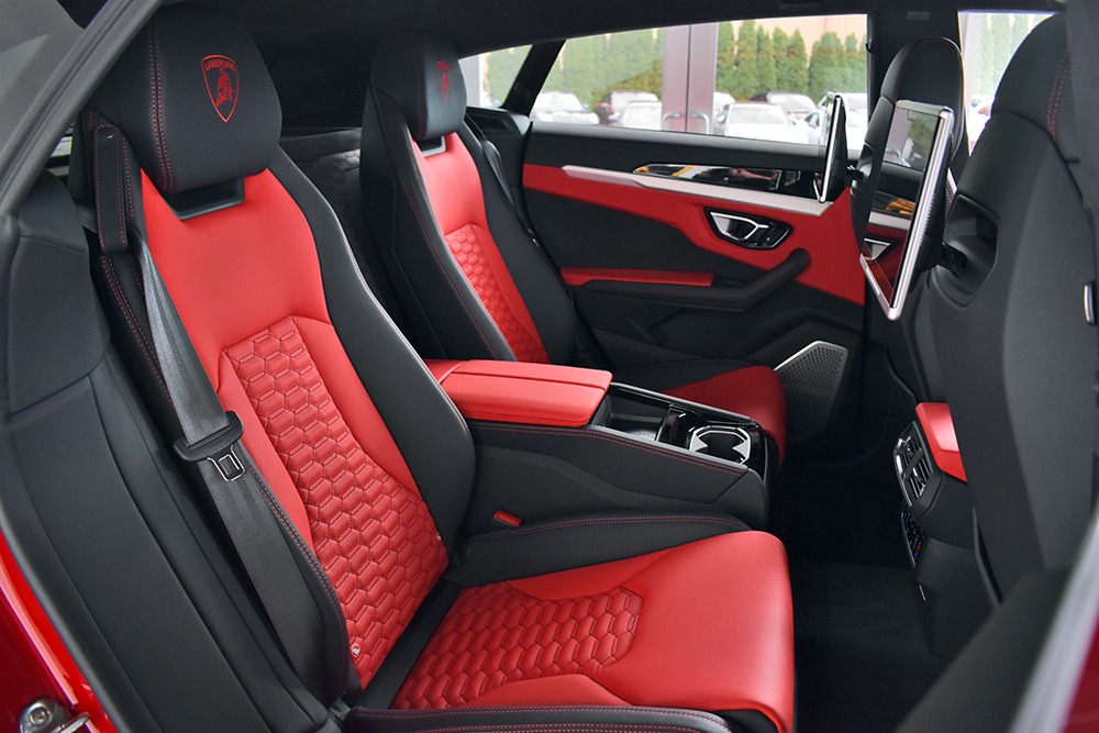 2019 Lamborghini Urus Image 10