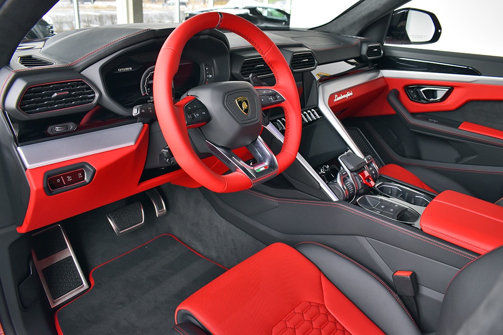 2019 Lamborghini Urus Image 3