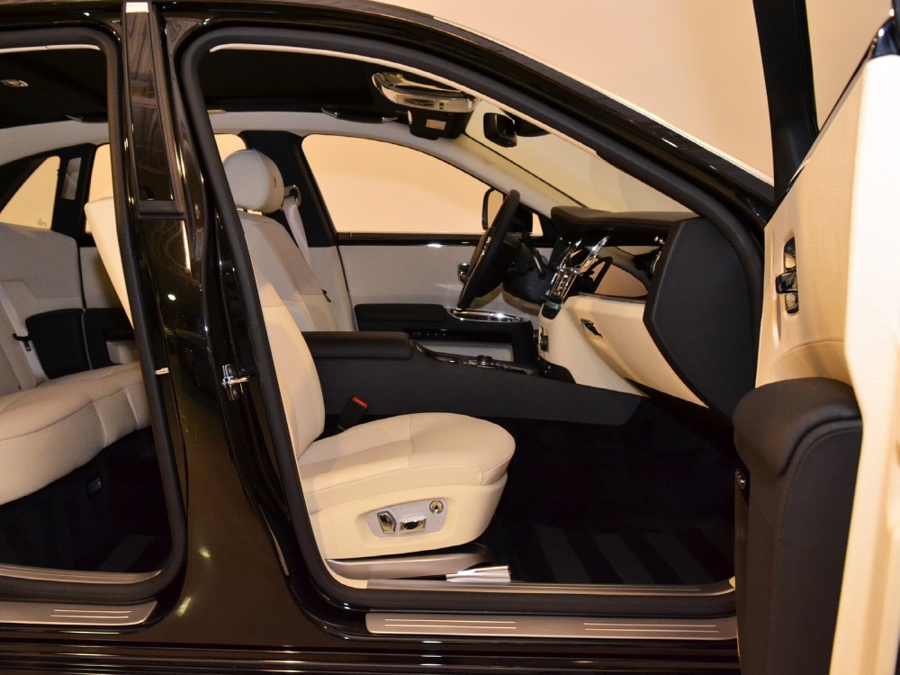 2011 Rolls-Royce Ghost Image 17