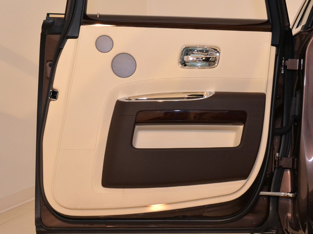 2011 Rolls-Royce Ghost Image 25