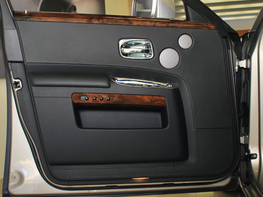 2011 Rolls-Royce Ghost Image 25