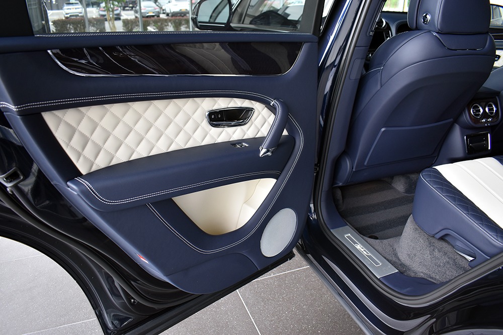 2020 Bentley Bentayga Hybrid Image 11