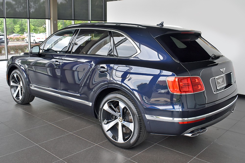 2020 Bentley Bentayga Hybrid Image 2