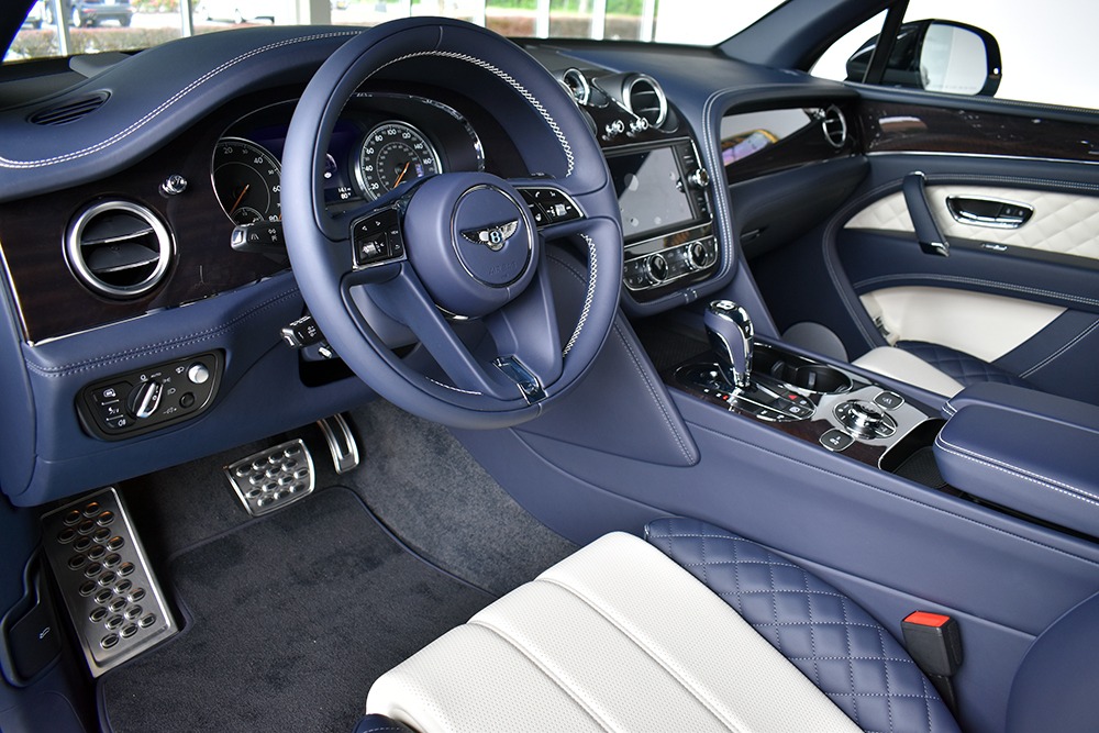 2020 Bentley Bentayga Hybrid Image 3
