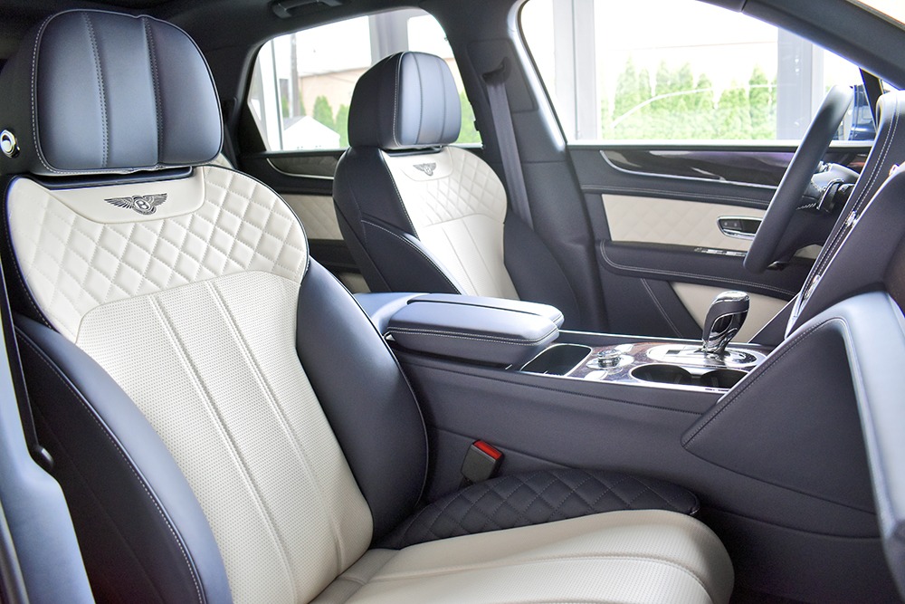 2020 Bentley Bentayga Hybrid Image 4