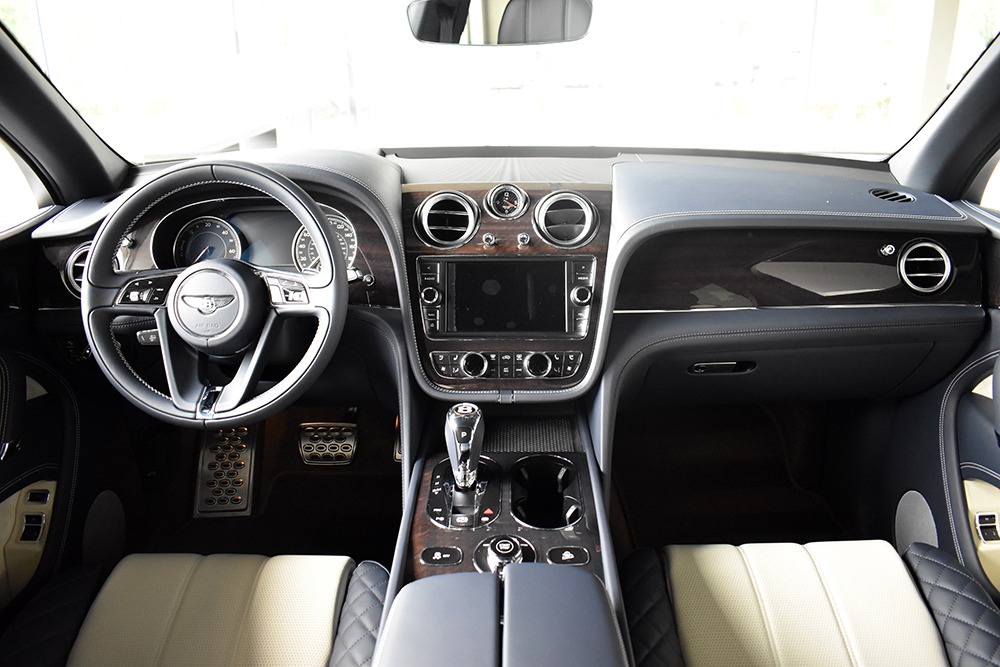 2020 Bentley Bentayga Hybrid Image 8