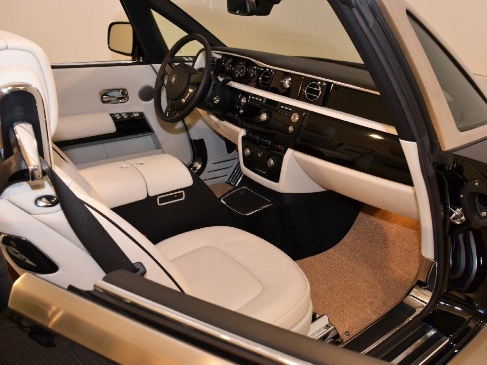 2011 Rolls-Royce Phantom Drophead Coupe Image 24
