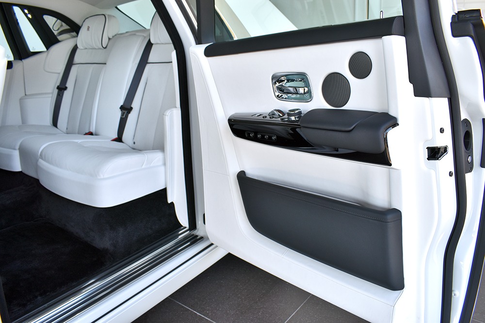 2019 Rolls-Royce Phantom Sedan Image 11