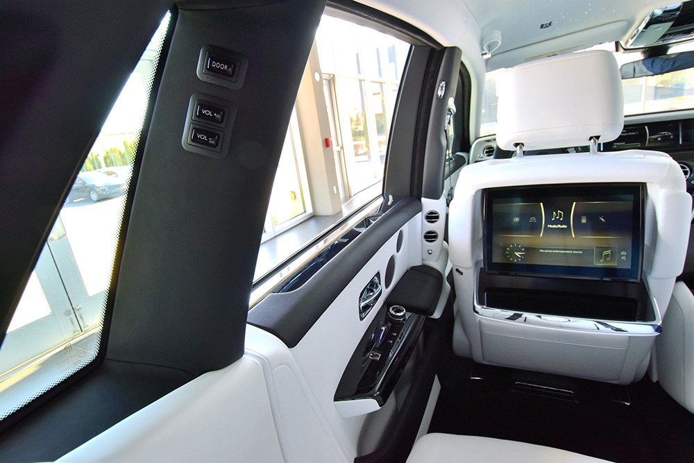2019 Rolls-Royce Phantom Sedan Image 15