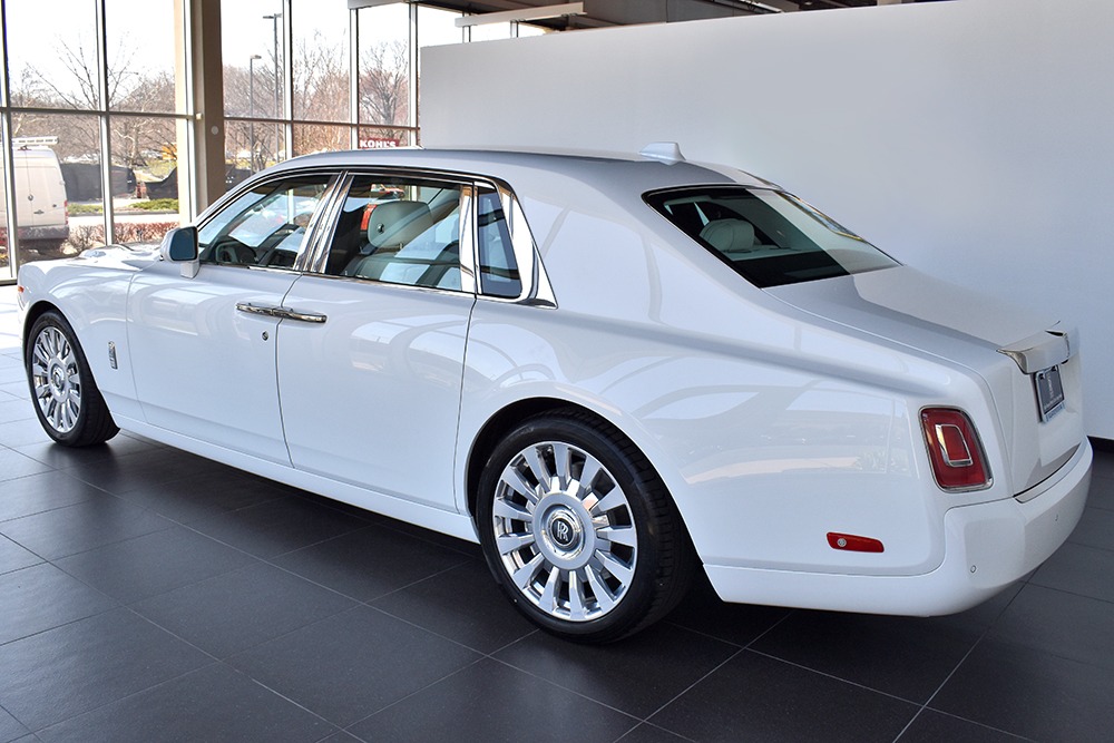 2019 Rolls-Royce Phantom Sedan Image 2
